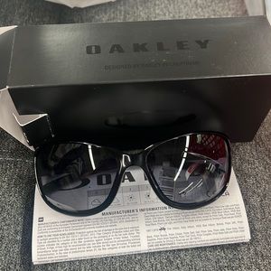 OAKLEY. SUN GLASSES. UNISEX